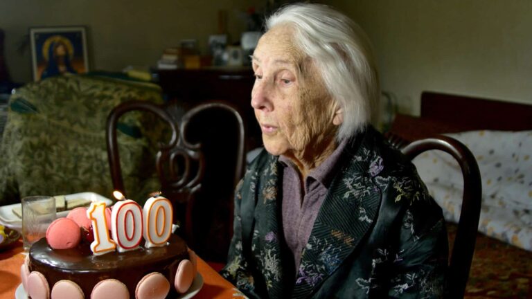 Хората, които живеят до 100, имат кръв, която изглежда с десетилетия по-млада Хората, които живеят до 100, имат кръв, която изглежда с десетилетия по-млада