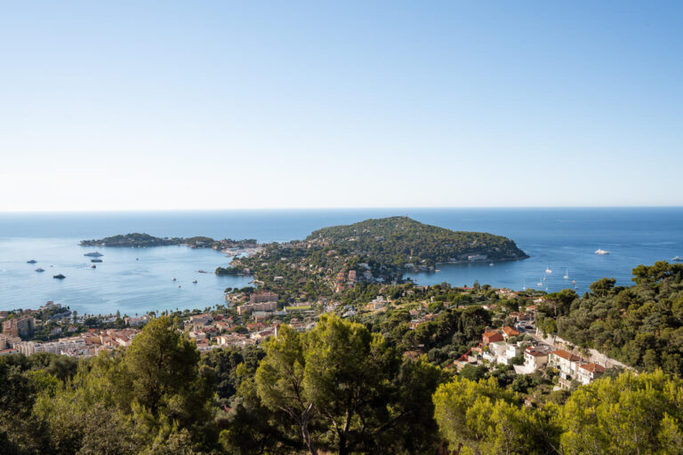 7-10 Дни на Лазурния бряг panoramic view of cap ferrat from above on a french riviera itinerary