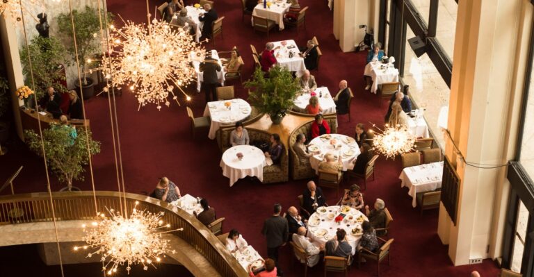 Вихрен разказ за 30-минутната вечеря с антракт на Met Opera