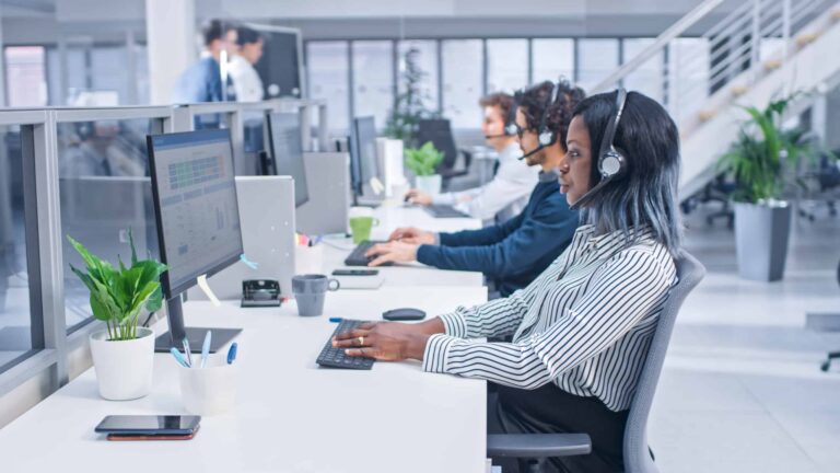 Борите се със забавяне на обслужването? Лесна тактика на Six Sigma за намаляване наполовина на времето за изчакване